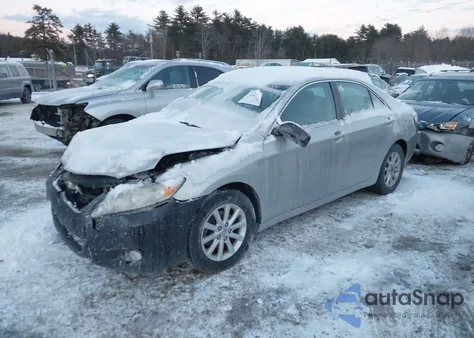 2011 Toyota Camry Xle z USA, uszkodzony, nr VIN 4T4BF3EK9BR211603